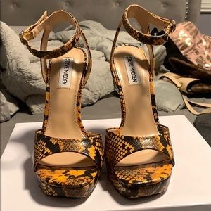 Yellow snake print Steve Madden heels
